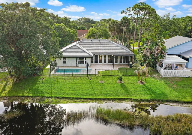 Photo 3 of Single family home for sale at 18169 Lake Bnd Dr, Jupiter, FL 33458 | MLS# B26034755 | Listing updated on 2026-09-15