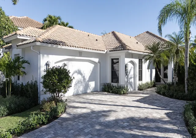 Photo 1 of Single family home for sale at 2570 Players Ct, Wellington, FL 33414 | MLS# R11150619 | Listing updated on 2026-09-24