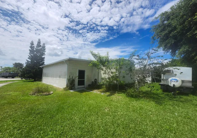 Photo 3 of Manufactured home for sale at 290 Nw 218th Way #Lot 473, Pembroke Pines, FL 33029 | MLS# B26034954 | Listing updated on 2026-09-15