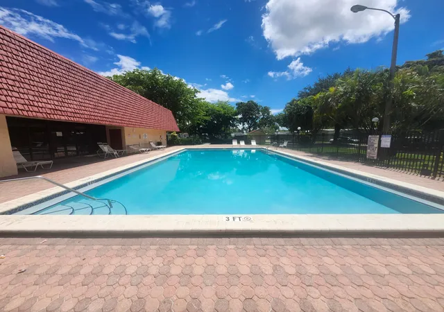 Photo 3 of Manufactured home for sale at 290 NW 218th Way #Lot 473, Pembroke Pines, FL 33029 | MLS# B26034954 | Listing updated on 2026-09-15