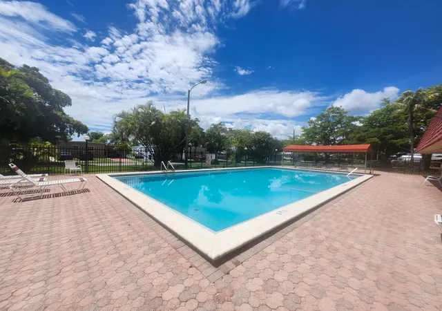 Photo 4 of Manufactured home for sale at 290 NW 218th Way #Lot 473, Pembroke Pines, FL 33029 | MLS# B26034954 | Listing updated on 2026-09-15