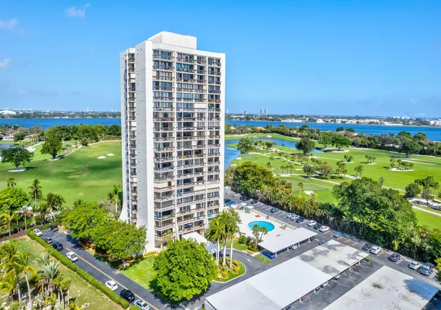 Photo 3 of Condo for sale at 2000 Presidential Way #702, West Palm Beach, FL 33401 | MLS# B26035187 | Listing updated on 2026-10-06
