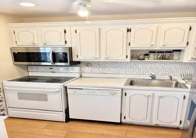 Listing Photo 5 - Condo for sale in building located at 608 Sw Natura Blvd, Deerfield Beach, FL 33441 - Unit #Apt 202