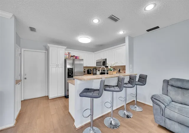 Photo 4 of Single family home for sale at 10615 NW 12th Court, Plantation, FL 33322 | MLS# B26035253 | Listing updated on 2026-09-23