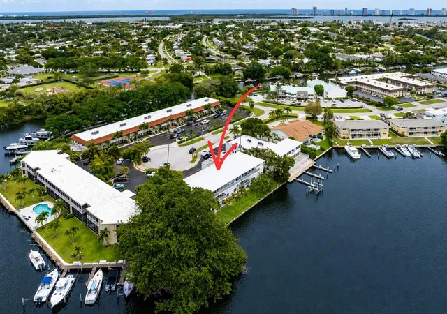 Photo 3 of Sale Pending at 628 Southwind Cir, North Palm Beach, FL 33408 | MLS# B26035280 | Listing updated on 2026-09-14