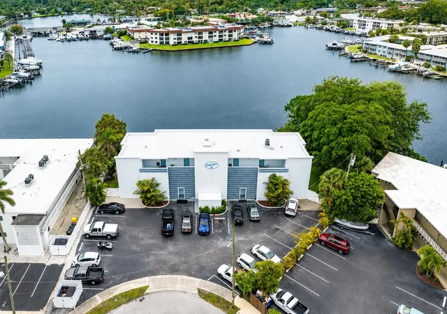Photo 3 of Sale Pending at 628 Southwind Cir, North Palm Beach, FL 33408 | MLS# B26035280 | Listing updated on 2026-09-14