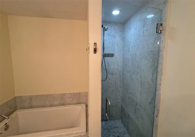 Photo 2 of Condo for sale at 253 Ne 2nd Street #3208, Miami, FL 33132 | MLS# B26035474 | Listing updated on 2026-09-14