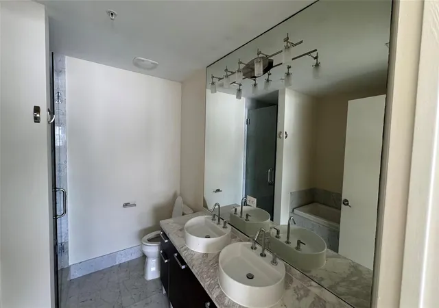 Photo 3 of Condo for sale at 253 Ne 2nd Street #3208, Miami, FL 33132 | MLS# B26035474 | Listing updated on 2026-09-14