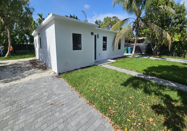 Photo 2 of Sale Pending at 15495 Harrison Dr, Homestead, FL 33033 | MLS# B26035850 | Listing updated on 2026-09-15