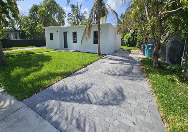 Photo 3 of Sale Pending at 15495 Harrison Dr, Homestead, FL 33033 | MLS# B26035850 | Listing updated on 2026-09-15