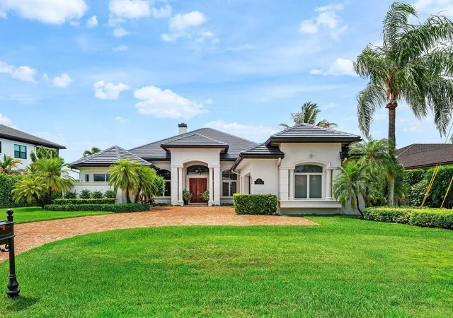 Photo 4 of Sale Pending at 47 River Dr, Jupiter, FL 33469 | MLS# B26036288 | Listing updated on 2026-09-14