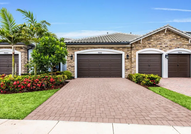 Photo 1 of Single family home for sale at 7642 N Blue Spring Dr, Parkland, FL 33067 | MLS# B26036352 | Listing updated on 2026-09-23