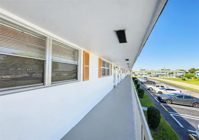 Listing Photo 4 - Condo for sale in building located at 1116 Lake Ter, Boynton Beach, FL 33426 - Unit #214