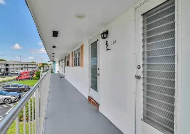 Listing Photo 5 - Condo for sale in building located at 1116 Lake Ter, Boynton Beach, FL 33426 - Unit #214