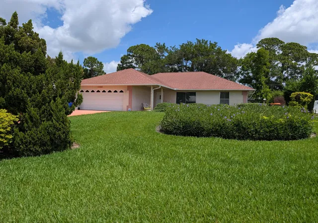 Photo 3 of Single family home for sale at 1036 18th Street Sw, Vero Beach, FL 32962 | MLS# B26037172 | Listing updated on 2026-10-07