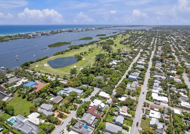 Photo 3 of Single family home for sale at 1615 N Lakeside Dr, Lake Worth Beach, FL 33460 | MLS# B26037261 | Listing updated on 2026-09-15