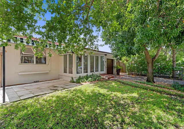 Photo 3 of Single family home for sale at 1615 N Lakeside Dr, Lake Worth Beach, FL 33460 | MLS# B26037261 | Listing updated on 2026-09-15