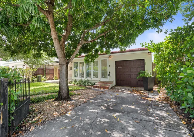 Photo 4 of Single family home for sale at 1615 N Lakeside Dr, Lake Worth Beach, FL 33460 | MLS# B26037261 | Listing updated on 2026-09-15