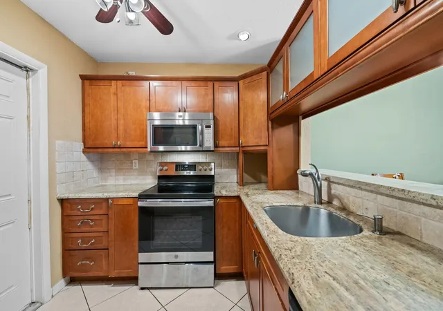 Photo 4 of Condo for sale at 5151 W Oakland Park Blvd #309, Lauderdale Lakes, FL 33313 | MLS# B26037601 | Listing updated on 2026-09-23