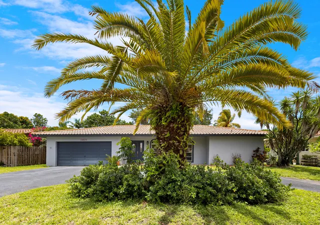 Photo 3 of Single family home for sale at 10875 Nw 40th Street, Coral Springs, FL 33065 | MLS# B26037676 | Listing updated on 2026-09-23