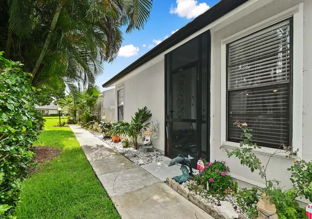 Photo 2 of Townhouse for sale at 4383 Willow Pond Cir, West Palm Beach, FL 33417 | MLS# B26037746 | Listing updated on 2026-09-14