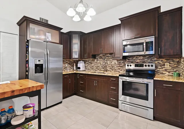 Photo 3 of Townhouse for sale at 4383 Willow Pond Cir, West Palm Beach, FL 33417 | MLS# B26037746 | Listing updated on 2026-09-14