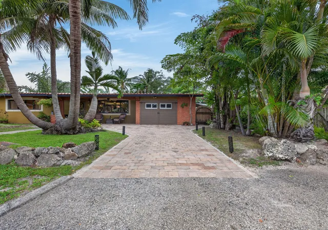 Photo 3 of Single family home for sale at 949 Ne 25th Avenue, Pompano Beach, FL 33062 | MLS# B26038013 | Listing updated on 2026-09-16