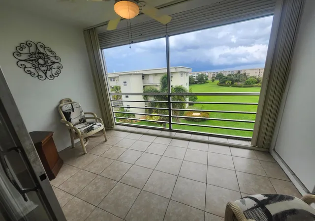 Listing Photo 4 - Condo for sale in building located at 2600 Ne 1St Ln, Boynton Beach, FL 33435 - Unit #402