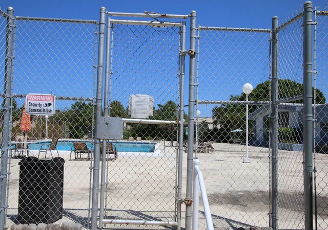 Photo 3 of Condo for sale at 470 Executive Ctr Dr #3b, West Palm Beach, FL 33401 | MLS# B26038474 | Listing updated on 2026-09-14
