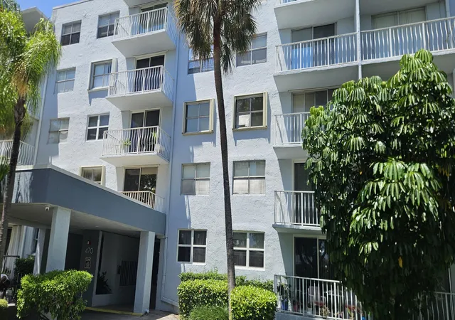 Photo 4 of Condo for sale at 470 Executive Ctr Dr #3b, West Palm Beach, FL 33401 | MLS# B26038474 | Listing updated on 2026-09-14