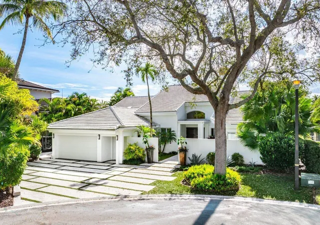 Photo 3 of Single family home for sale at 215 Island Dr, Jupiter, FL 33477 | MLS# B26038610 | Listing updated on 2026-09-16