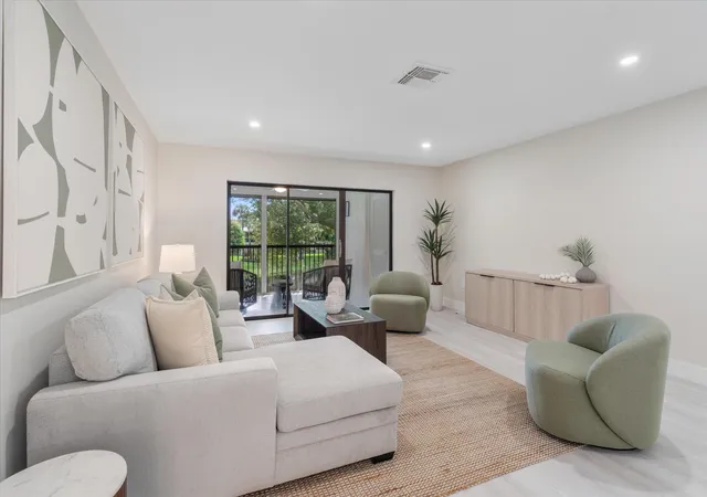 Listing Photo 4 - Condo for sale in building located at 52 Stratford Ln W, Boynton Beach, FL 33436 - Unit #F