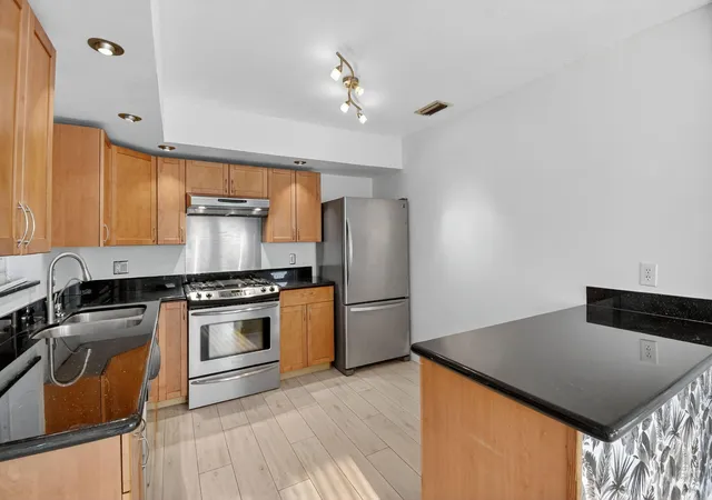 Photo 4 of Single family home for sale at 1606 NE 15th Avenue #1606, Fort Lauderdale, FL 33305 | MLS# B26038950 | Listing updated on 2026-09-13