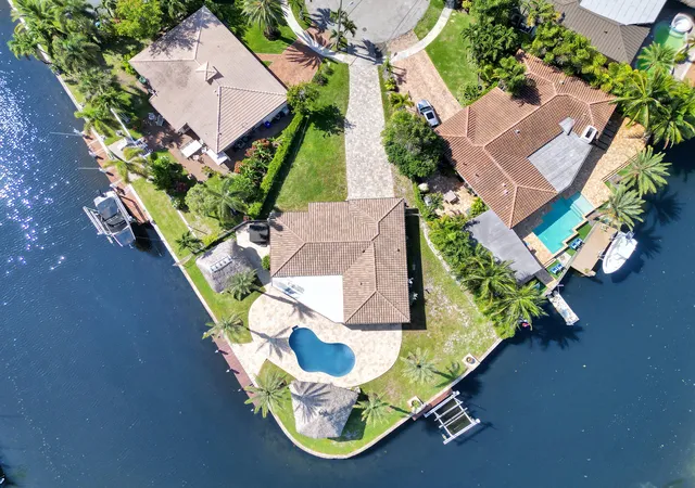 Photo 3 of Sale Pending at 271 Se 5th Terrace, Pompano Beach, FL 33060 | MLS# B26039130 | Listing updated on 2026-09-14