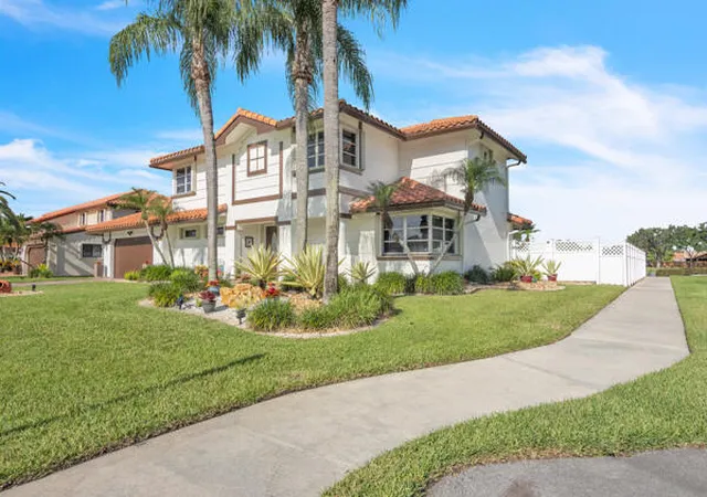 Photo 4 of Single family home for sale at 6431 Olde Moat Way, Davie, FL 33331 | MLS# B26039136 | Listing updated on 2026-09-13