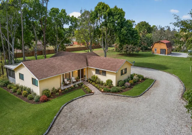 Photo 1 of Single family home for sale at 749 W Rambling Dr, Wellington, FL 33414 | MLS# B26039399 | Listing updated on 2026-09-29