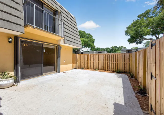 Photo 3 of Townhouse for sale at 3501 35th Way, West Palm Beach, FL 33407 | MLS# B26039568 | Listing updated on 2026-10-02