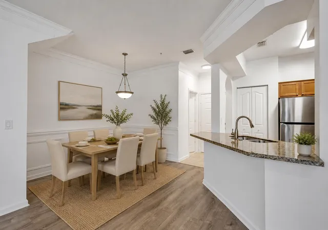 Listing Photo 5 - Condo for sale in building located at 826 Dakota Dr, Jupiter, FL 33458 - Unit #102