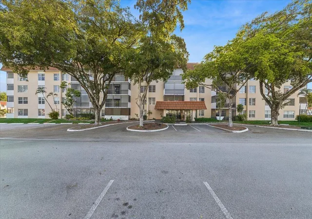 Photo 3 of Condo for sale at 4156 Inverrary Dr, Lauderhill, FL 33319 | MLS# B26040350 | Listing updated on 2026-09-13