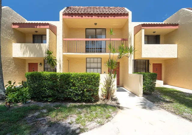 Photo 2 of Townhouse for sale at 769 Se 1st Way #85, Deerfield Beach, FL 33441 | MLS# B26041591 | Listing updated on 2026-09-14