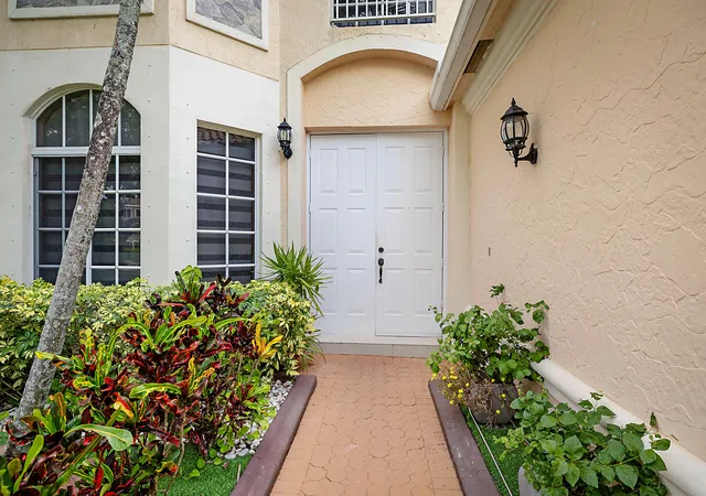 Photo 3 of Single family home for sale at 6401 Sw 195th Avenue, Fort Lauderdale, FL 33332 | MLS# B26041765 | Listing updated on 2026-09-15
