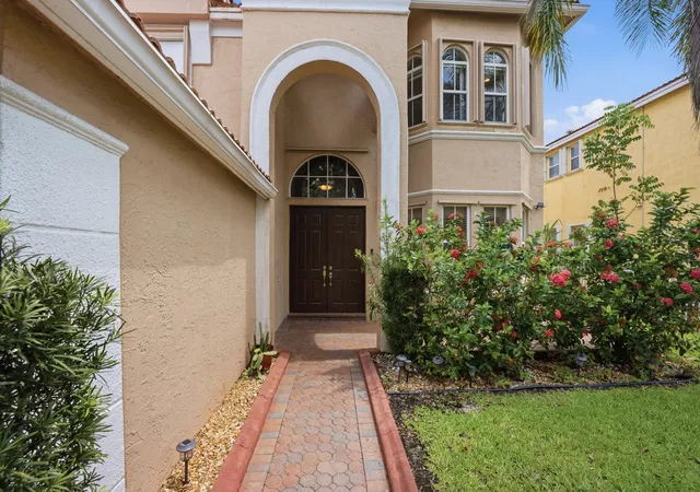 Photo 4 of Single family home for sale at 16918 SW 16th Street, Pembroke Pines, FL 33027 | MLS# B26041921 | Listing updated on 2026-09-16