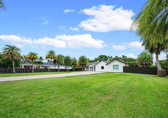 Photo 4 of Sale Pending at 5700 SW 196th Lane, Southwest Ranches, FL 33332 | MLS# B26042021 | Listing updated on 2026-09-16
