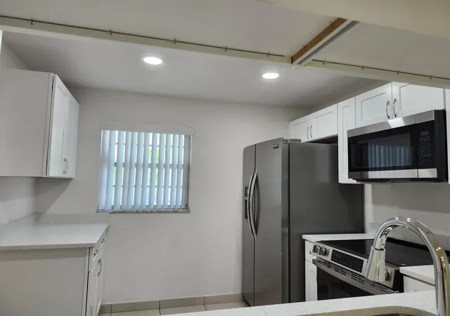 Listing Photo 4 - Condo for sale in building located at 330 Ne 26Th Ave, Boynton Beach, FL 33435 - Unit #202