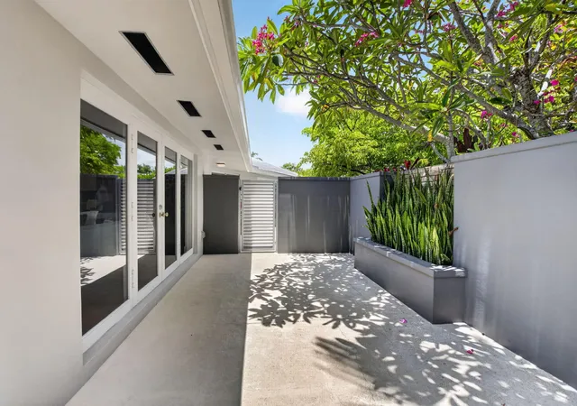 Photo 3 of Sale Pending at 2006 NW 3rd Avenue, Delray Beach, FL 33444 | MLS# B26042365 | Listing updated on 2026-09-15
