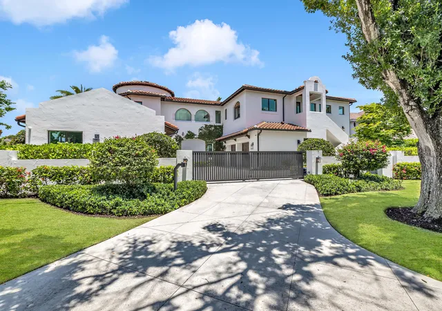 Photo 3 of Mansion for sale at 2300 Ne 34th Court, Lighthouse Point, FL 33064 | MLS# B26042421 | Listing updated on 2026-09-13