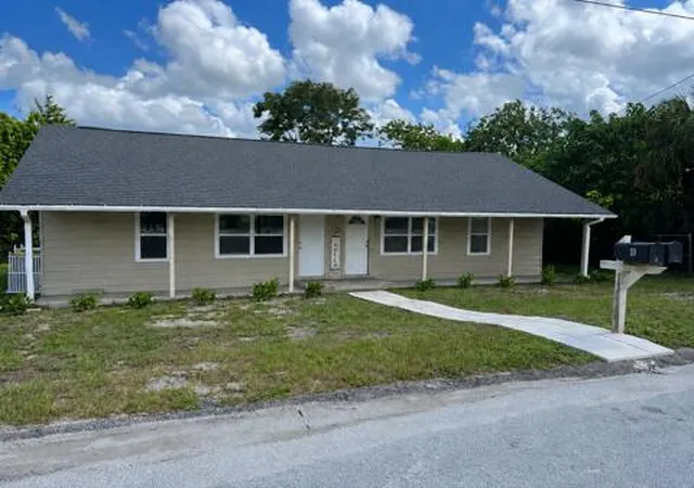Photo 1 of Multi family home for sale at 130 E Northside Dr, Lake Wales, FL 33853 | MLS# B26042757 | Listing updated on 2026-09-23