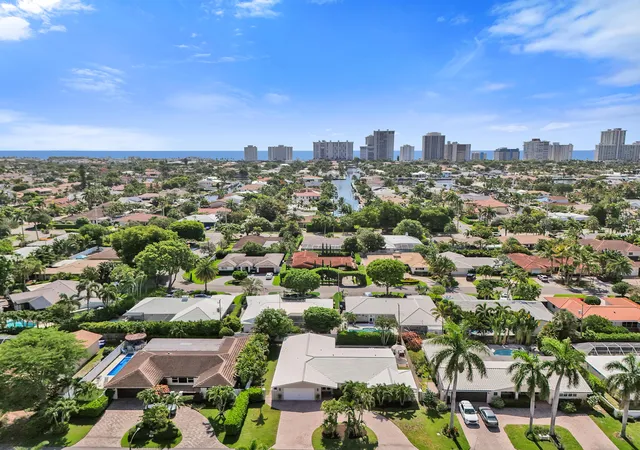 Photo 3 of Sale Pending at 4240 Ne 28th Avenue, Fort Lauderdale, FL 33308 | MLS# B26042947 | Listing updated on 2026-09-14