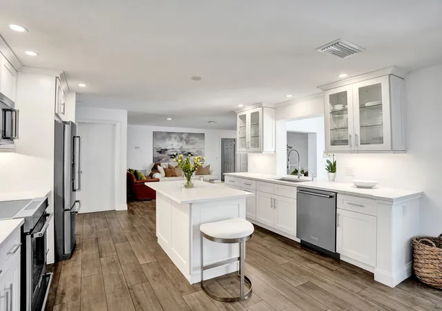 Photo 4 of Sale Pending at 4240 NE 28th Avenue, Fort Lauderdale, FL 33308 | MLS# B26042947 | Listing updated on 2026-09-14