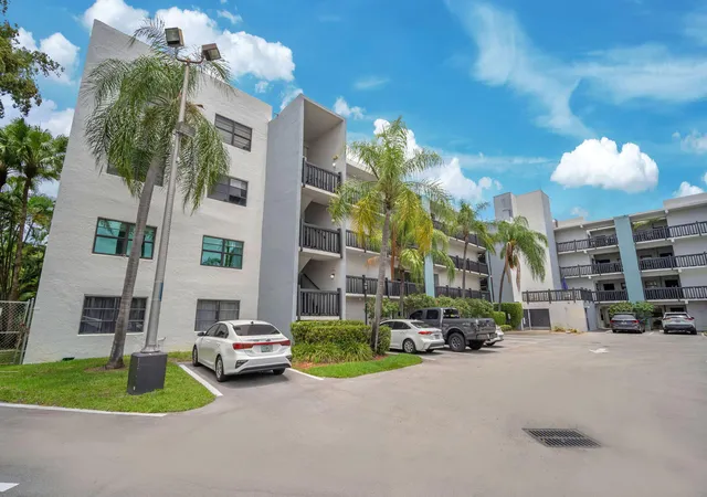 Photo 3 of Condo for sale at 1021 Mockingbird Ln #303, Plantation, FL 33324 | MLS# B26043404 | Listing updated on 2026-09-15